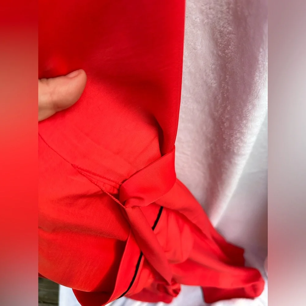 NWT-‎ Fabletics EcoSatin Robe - Red with black trim; size Medium
